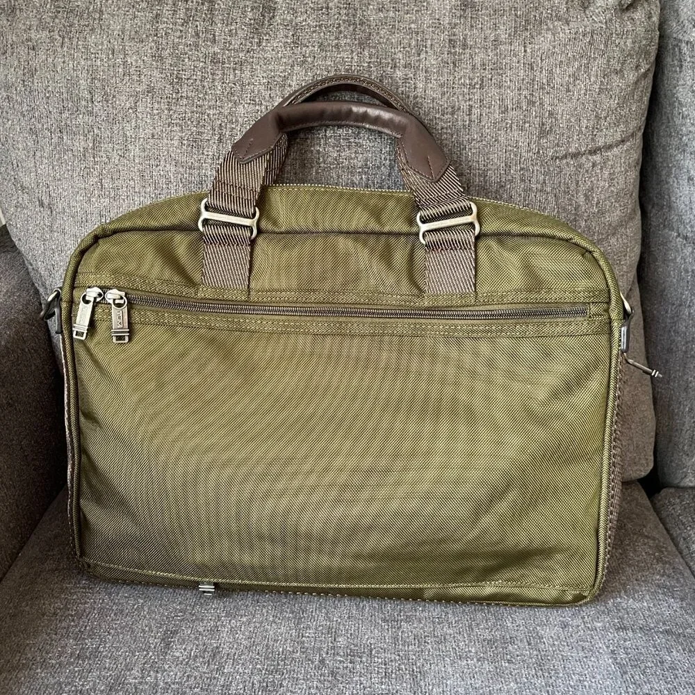 Tumi Alpha Bravo Pinckey Flap Brief    New without Tag